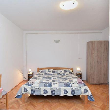 Rooms Veli Vrh 2208 พูลา ภายนอก รูปภาพ
