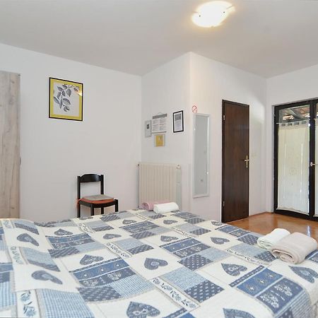 Rooms Veli Vrh 2208 พูลา ภายนอก รูปภาพ