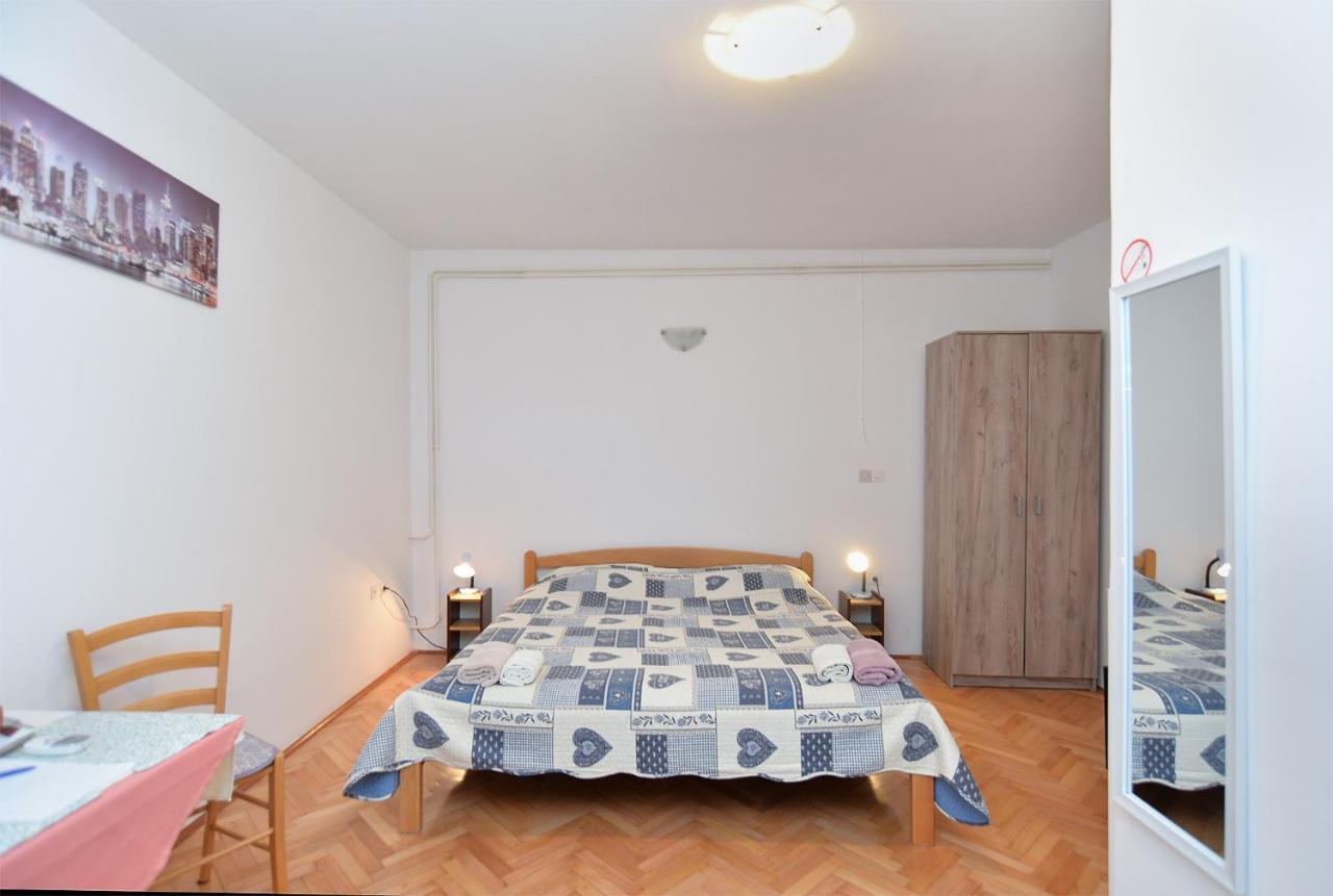 Rooms Veli Vrh 2208 พูลา ภายนอก รูปภาพ