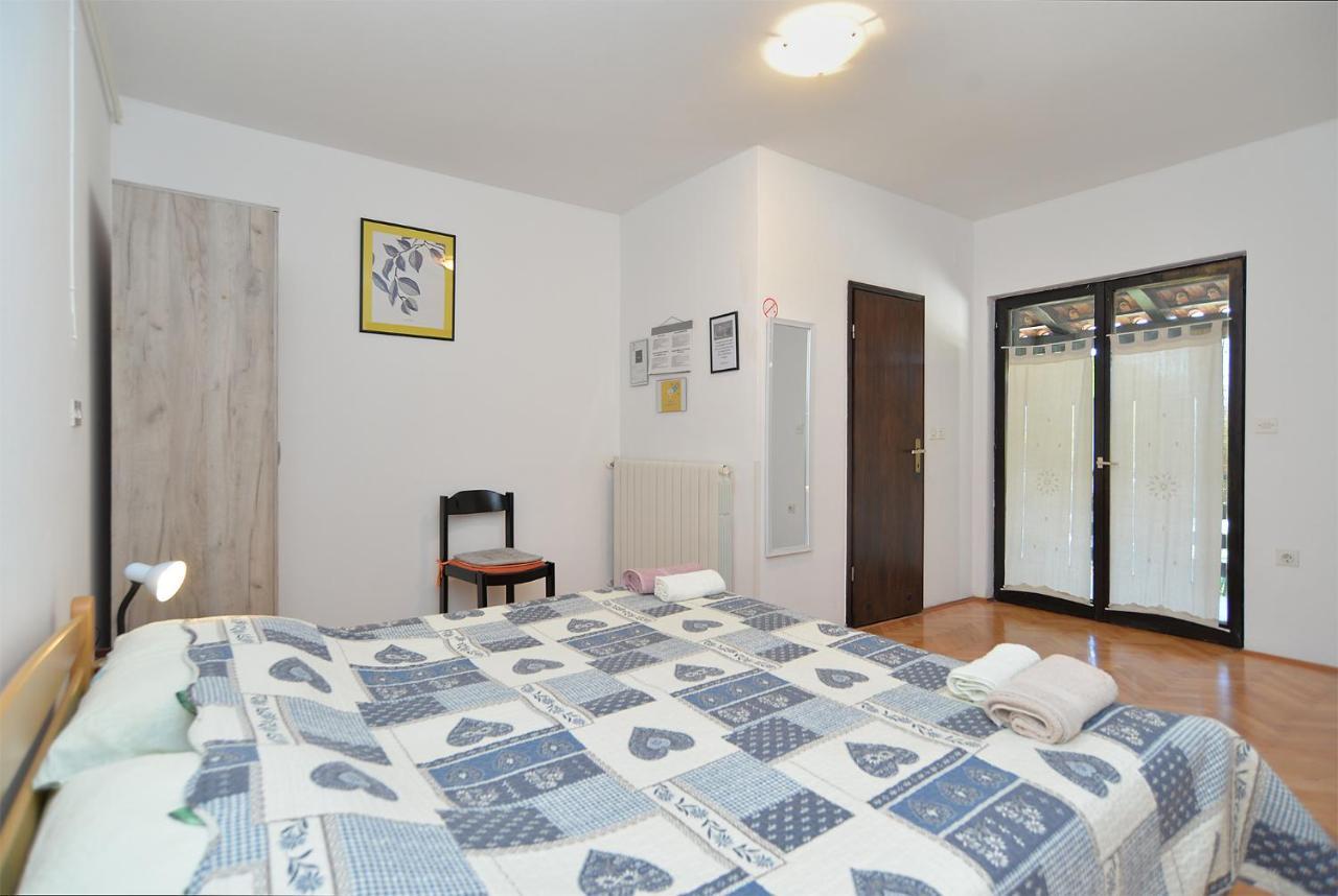 Rooms Veli Vrh 2208 พูลา ภายนอก รูปภาพ