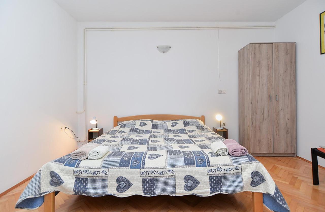 Rooms Veli Vrh 2208 พูลา ภายนอก รูปภาพ