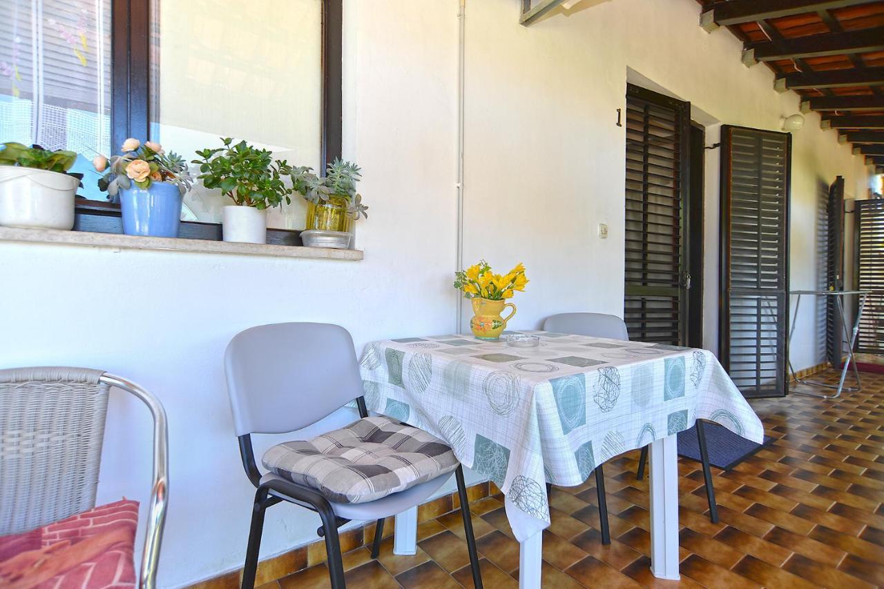 Rooms Veli Vrh 2208 พูลา ภายนอก รูปภาพ